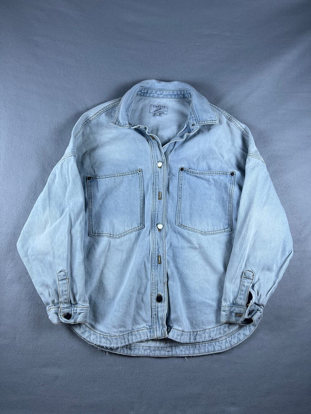 Twelve by Ontwelfth Denim Jacket Womens L Blue Light Wash Snap Up Jean Shacket